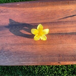 Yellow mini flower hairclip